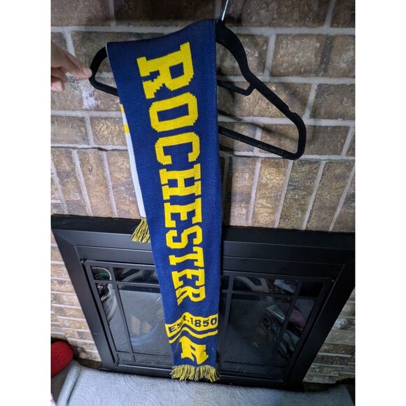 University of ROCHESTER Yellowjackets Fan Scarf Knit NCAA Acrylic UR Meliora EUC - Picture 1 of 5